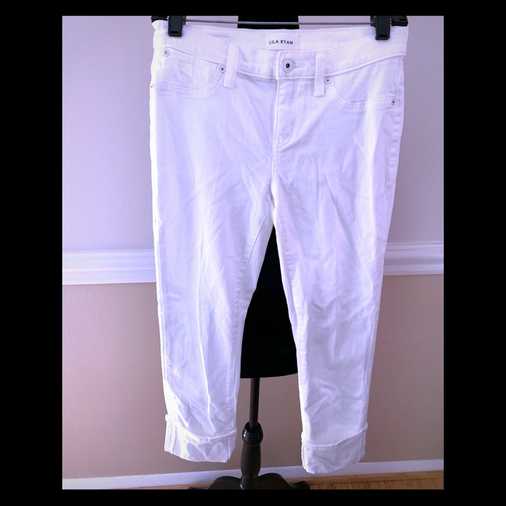 Bright white cuffed capris-size 26